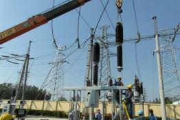 河南許昌供電公司 檢修設備迎雙節(jié)