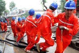 戰(zhàn)高溫、斗酷暑”服務(wù)政府重點(diǎn)民生工程建設(shè)