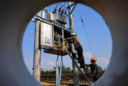 “國網(wǎng)陽光扶貧行動”巴東首批40個村級光伏發(fā)電站建成投運