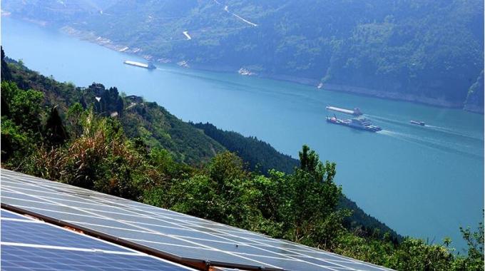 “國網(wǎng)陽光扶貧行動(dòng)”巴東首批40個(gè)村級(jí)光伏發(fā)電站建成投運(yùn)