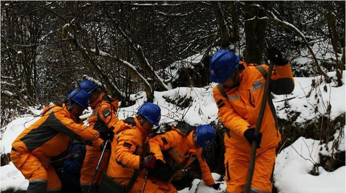 春節(jié)堅(jiān)守崗位 “銀色蜘蛛俠”成功挑戰(zhàn)世界最高等級(jí)帶電作業(yè)