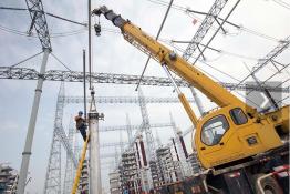 奮戰(zhàn)施工一線