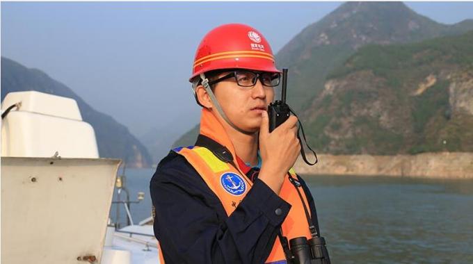 銀線(xiàn)渡江記