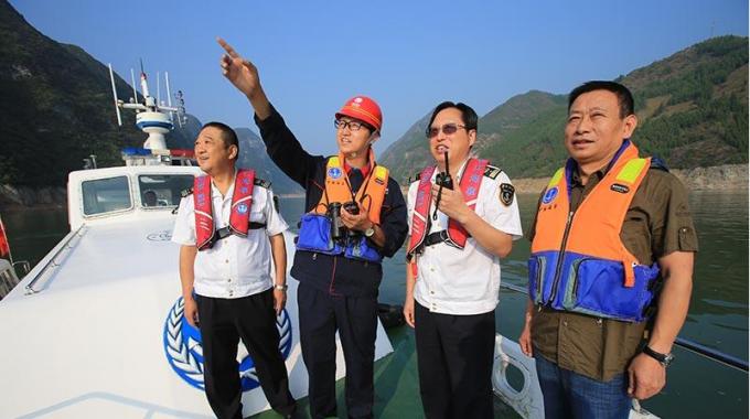 銀線(xiàn)渡江記