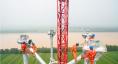 山東特高壓落地工程黃河大跨越展開(kāi)鐵塔組立