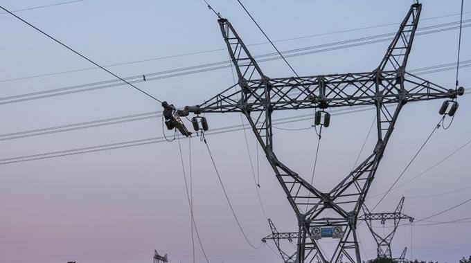 夕陽(yáng)下檢修