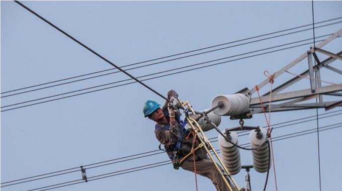 夕陽(yáng)下檢修