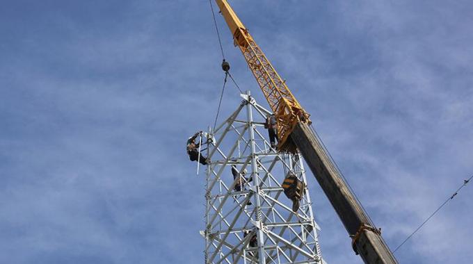 山西晉北--江蘇南京±800千伏特高壓直流輸電線路工程（冀1標段）組塔施工有序進行