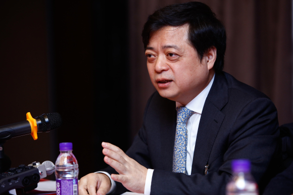 南存輝:完善相關(guān)政策促新能源發(fā)展 重視儲能產(chǎn)業(yè)