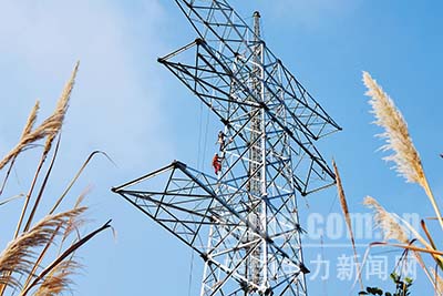 登封供電:新年奮戰(zhàn)豎鐵塔