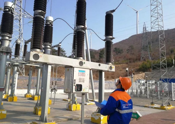 堅(jiān)守在春節(jié)保電戰(zhàn)線上的“風(fēng)電郎”