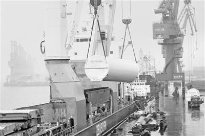 連云港市經(jīng)濟(jì)技術(shù)開發(fā)區(qū)風(fēng)電產(chǎn)業(yè)已形成了風(fēng)電主機(jī)、葉片、塔架等較為完整的產(chǎn)業(yè)鏈