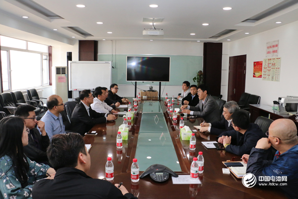 中國(guó)鋰電新能源產(chǎn)業(yè)鏈調(diào)研團(tuán)一行與金牛電源相關(guān)領(lǐng)導(dǎo)交流、座談