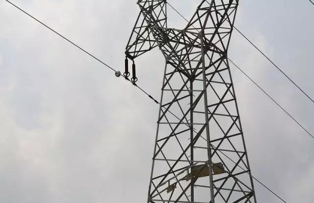 線路上裝了高清“電子眼”，專拍違章施工的你~