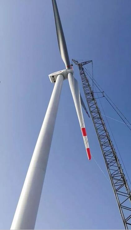 國投在桂第一個新能源項目首臺風(fēng)機樹立！