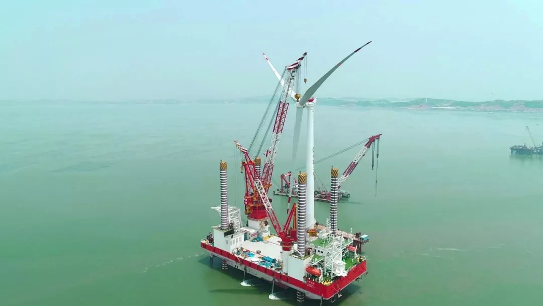 重磅！全球風(fēng)輪直徑最大抗臺風(fēng)型風(fēng)電機組成功吊裝！