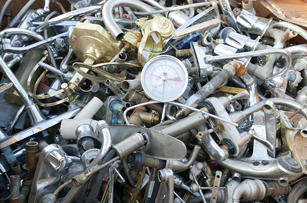 海關(guān)最大規(guī)模打擊“洋垃圾”，17地同時收網(wǎng)打掉團伙39個