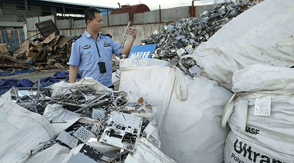 海關(guān)最大規(guī)模打擊“洋垃圾”，17地同時收網(wǎng)打掉團伙39個