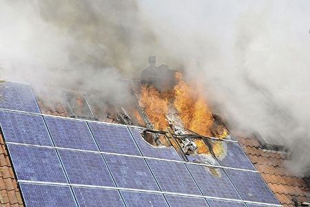 夏天到了 火災(zāi)事故頻發(fā) 光伏電站如何防火？