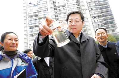 黨政領導：打頭陣做表率