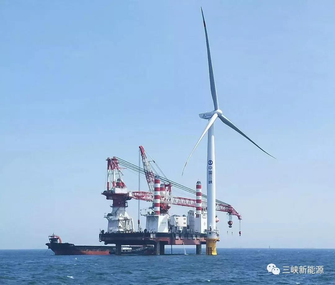 東北地區(qū)首個海上風電項目全面進入風機吊裝階段