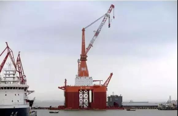 可抗16級(jí)臺(tái)風(fēng)、服務(wù)10MW海上風(fēng)機(jī)！全球首制深潛坐底多功能風(fēng)電工程船交付