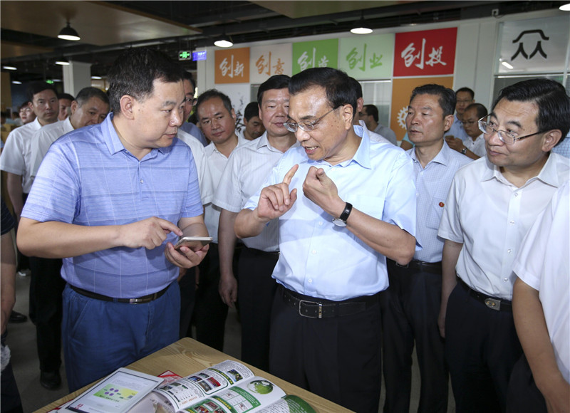 李克強(qiáng)談“互聯(lián)網(wǎng)+農(nóng)業(yè)”：讓億萬(wàn)小農(nóng)戶(hù)與瞬息萬(wàn)變的大市場(chǎng)更好對(duì)接