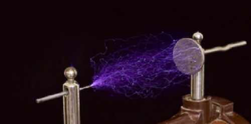 關(guān)于電動(dòng)汽車的謠言：真的會(huì)有輻射嗎？