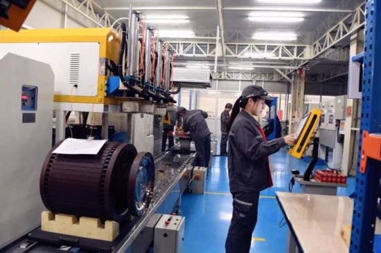 國內(nèi)最大功率5500HP頁巖氣壓裂泵電驅(qū)動系統(tǒng)下線