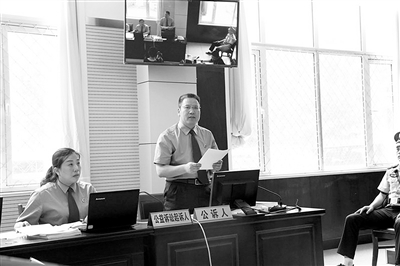 法院院長檢察長因何同時出庭？