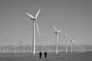 國網(wǎng)新疆電力新能源消納成效顯著：內(nèi)供外送兩手發(fā)力 迎來“風(fēng)光”新時(shí)代