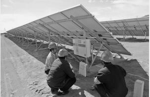 國網(wǎng)新疆電力新能源消納成效顯著：內(nèi)供外送兩手發(fā)力 迎來“風(fēng)光”新時(shí)代