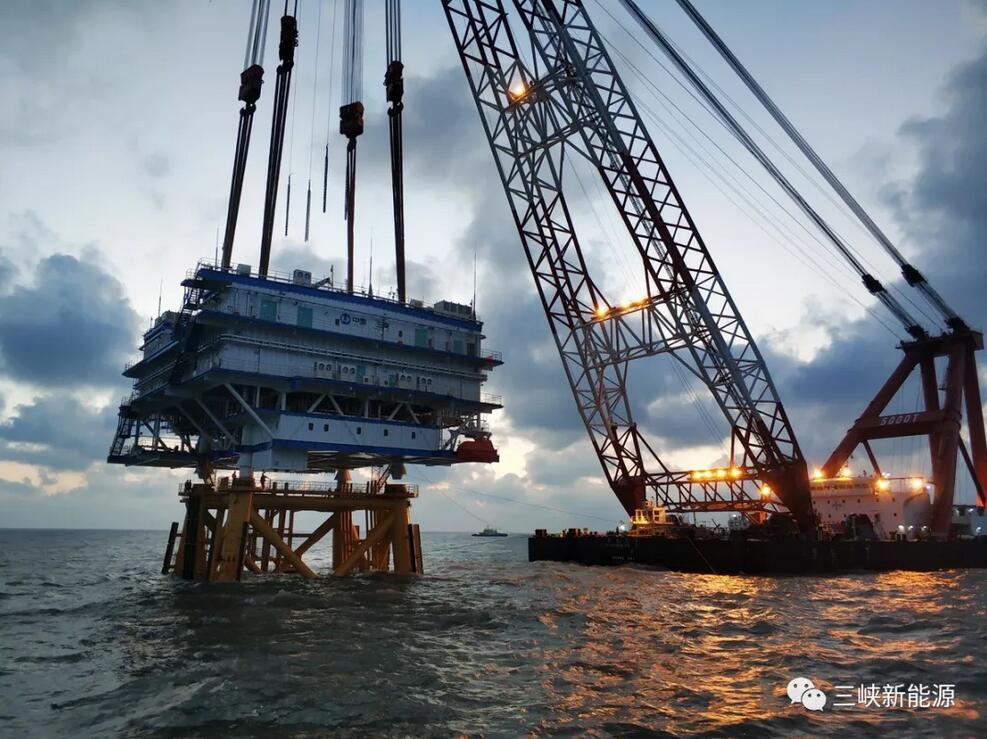 三峽新能源江蘇大豐300MW海上風(fēng)電項(xiàng)目升壓站順利吊裝