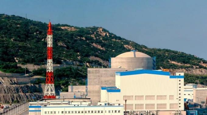 2018年9月2日11時59分，在換料機控制室操作員的遠程控制下，田灣核電4號機組第163組燃料組件緩緩裝入堆芯，標志著4號機組首次裝料作業(yè)完成，為按計劃開展4號機組后續(xù)調(diào)試和投產(chǎn)任務(wù)奠定了基礎(chǔ)。