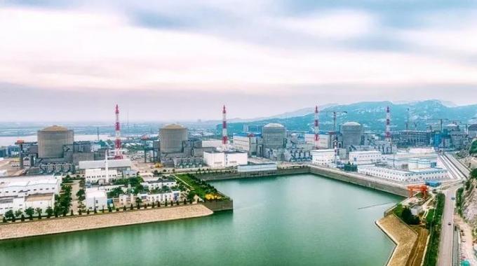 田灣4號機組自8月25日正式開始反應(yīng)堆首次裝料，全體人員始終堅持“安全第一、質(zhì)量第一”，嚴格遵守技術(shù)規(guī)格書和試驗程序要求，監(jiān)護操作，獨立驗證，采用在田灣4號機組主控室、換料機控制室和反應(yīng)堆大廳進行連續(xù)監(jiān)控的方式，先后進行了9個批次燃料吊籃的裝載與轉(zhuǎn)運，安全地將163組燃料組件和103束控制棒裝入堆芯指定位置。