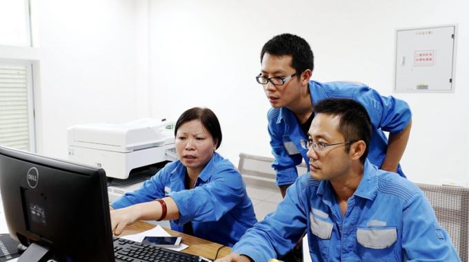 興義供電局相關(guān)部門克服任務(wù)重、工期緊、自然環(huán)境惡劣等難題，確保了110千伏花月變順利投運(yùn)。