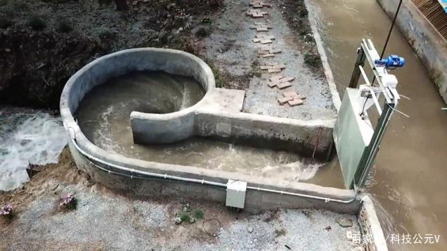 小型發(fā)電機(jī)，放到河里就有免費(fèi)的電，一天產(chǎn)的電夠60戶人家用