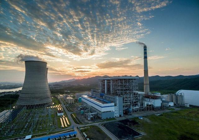 我國的火電廠燃燒一噸的煤礦，能產(chǎn)生多少電量？