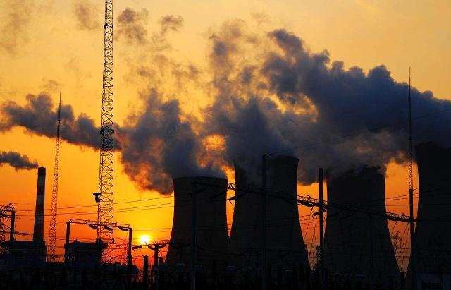 我國的火電廠燃燒一噸的煤礦，能產(chǎn)生多少電量？